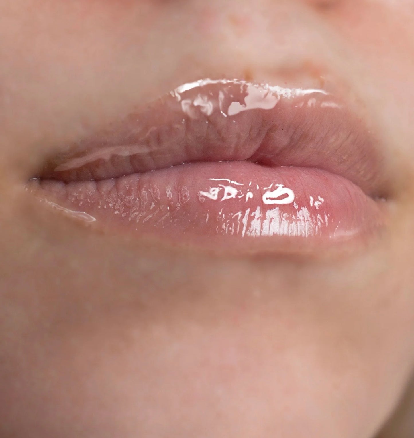 Lip gloss (squeeze tube)