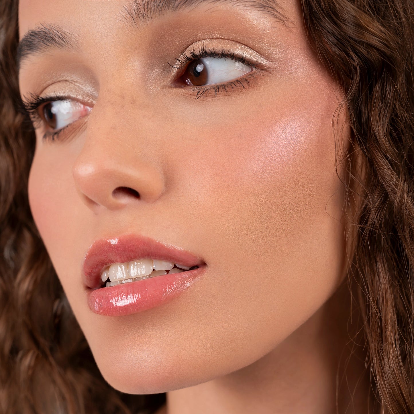 Lip gloss (squeeze tube)